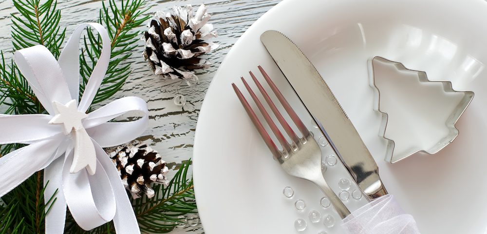 christmas table set white